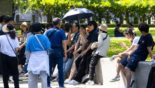 Met Office issues London heat health alert as weather forecast to hit 29C